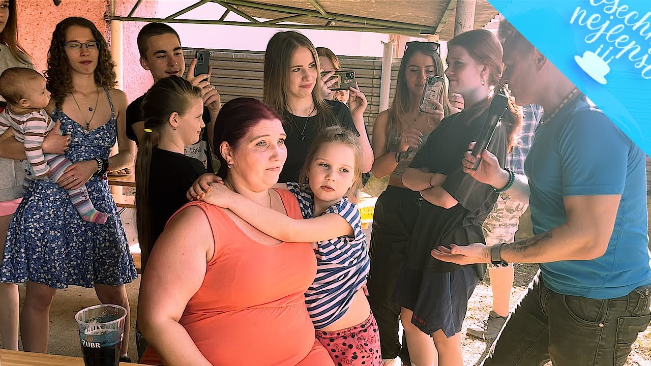 Watch MÁMA OD DVANÁCTI DĚTÍ  NETRADIČNĚ SLAVILA  (NAROZENINY - JAREK ŠIMEK) on YouTube Watch MÁMA OD DVANÁCTI DĚTÍ  NETRADIČNĚ SLAVILA  (NAROZENINY - JAREK ŠIMEK) on YouTube