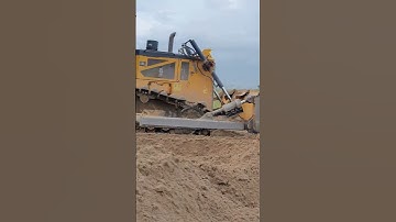 SHANTUi Bulldozer operator skilled smooth pushing | Heavy Equipment | Heavy Machinery (40)