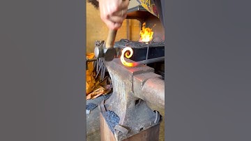 Blacksmith forging a scroll #blacksmith #makingvideos #craftsman