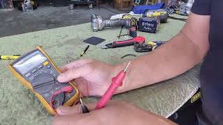 How to check the positive or negative side of RCA jack using voltmeter 