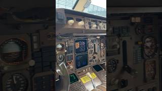 767-300 Flight deck