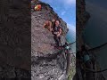 CICLISTA EVITA CAER POR UN ACANTILADO #shorts #viral