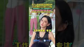 8 月 7 日她现身活动,黑背心配微喇裤,展示完美腰臀比。活动时卖萌嘟嘴比心,还给粉丝送解暑棒冰。现场疑似有激光笔照到脸,她秒变皱巴巴。温馨提醒:激光笔危险切勿使用该方式,引起注意(来源:中国蓝新闻) 8 月 7 日她现身活动,黑背心配微喇裤,展示完美腰臀比。活动时卖萌嘟嘴比心,还给粉丝送解暑棒冰。现场疑似有激光笔照到脸,她秒变皱巴巴。温馨提醒:激光笔危险切勿使用该方式,引起注意(来源:中国蓝新闻)