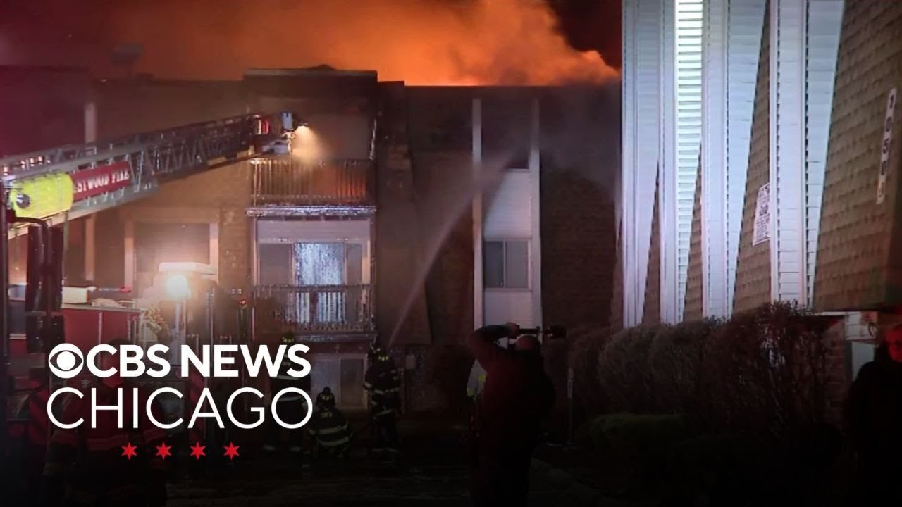 Tenants left homeless after Chicago Ridge apartment fire - YouTube