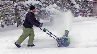 Аккумуляторный снегоуборщик Greenworks 40 V