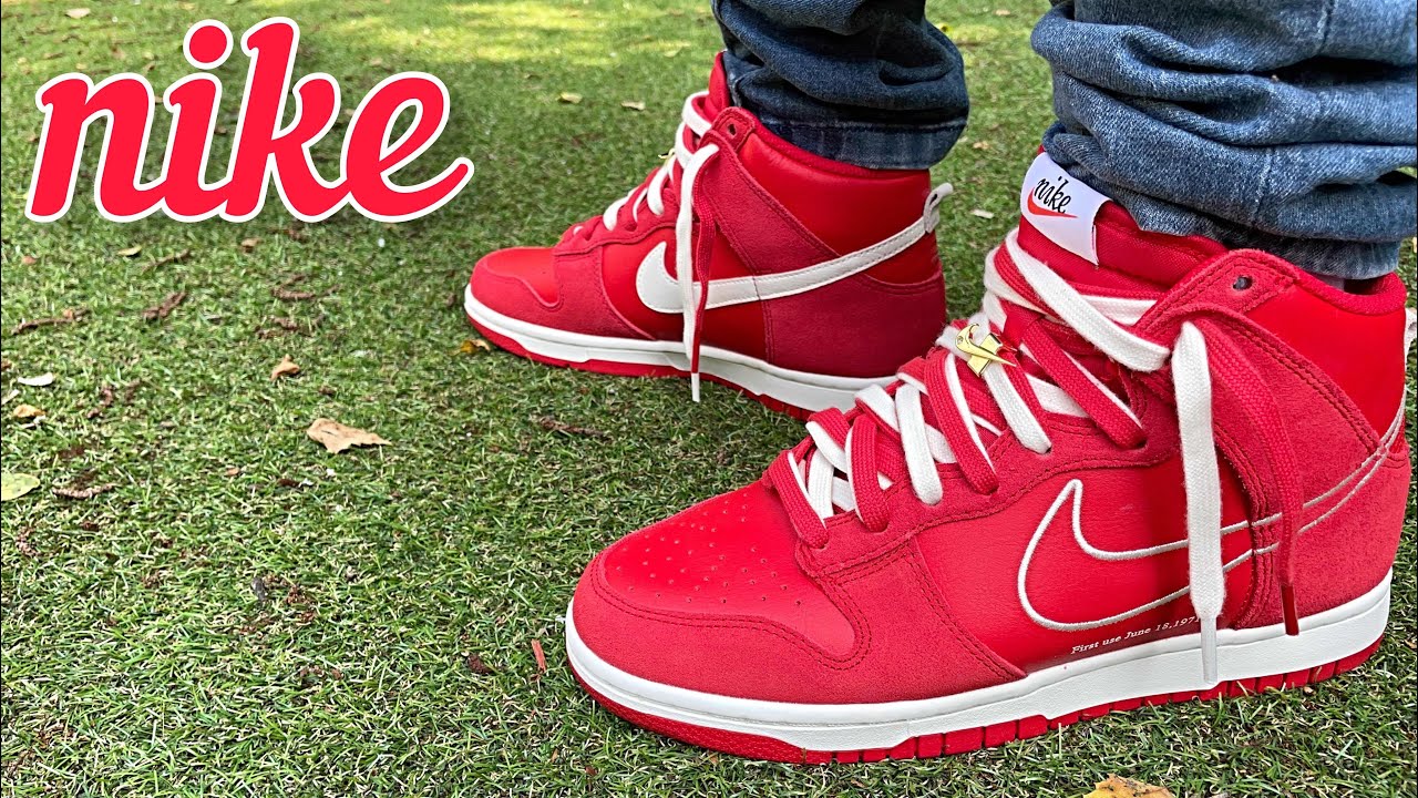 NIKE DUNK HIGH SE FIRST USEUNIVERSITYRED