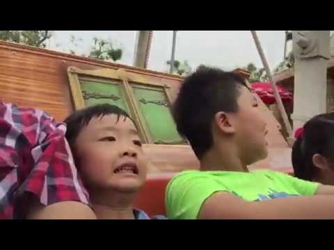 阿宏跟小瑜第一次坐海盜船