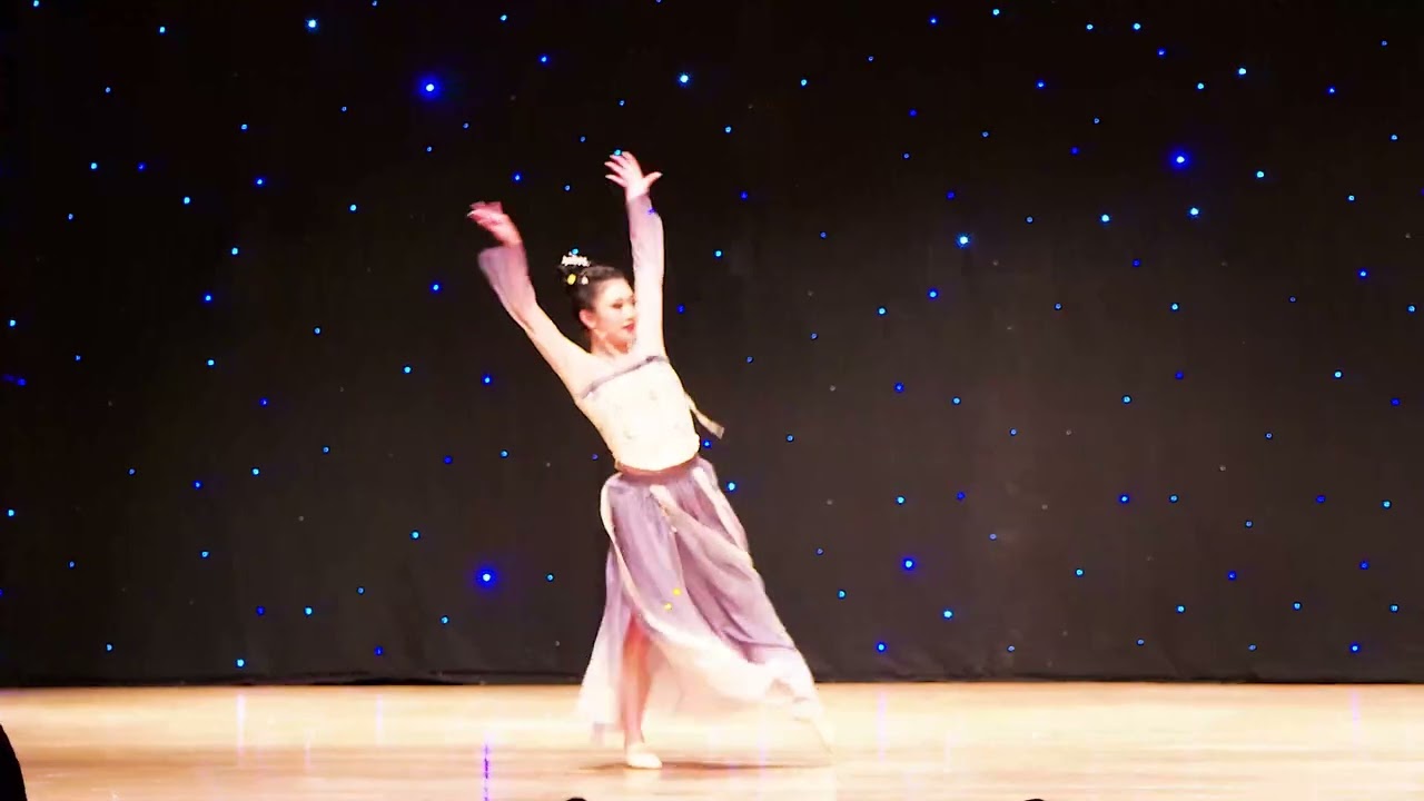04 中国古典舞  《⾖蔻梢头 First Stirrings of Love》董思遥