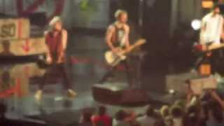 5SOS performs 'She Looks So Perfect' Live at the Billboard Awards