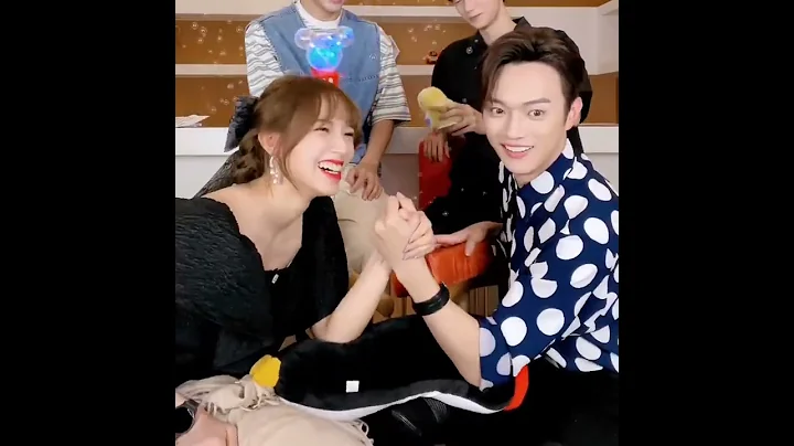 Cheng Xiao and Xu Kai arm wrestling | Who is the winner??? - DayDayNews