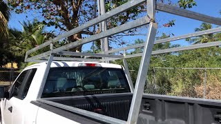 Preparando la pick up para cargar los perfiles de aluminio para poder hacer puertas y ventanas