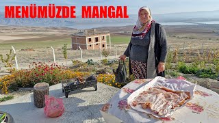 Hati̇ce Hanim Mangal Başinda Bütün İşleri̇ Bi̇ti̇rmi̇ş