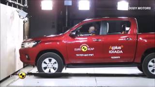 2016 Toyota Hilux Vs Nissan Navara NP300 CRASH TEST
