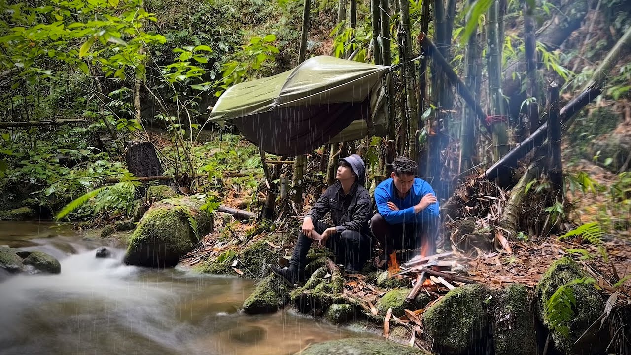 ใช้ชีวิตในป่า3วัน2คืน หาพื้นที่พักพิง สร้างอุปกรณ์ทำอาหารท่ามกลางป่าดิบฝนที่ตกทุกวัน..!