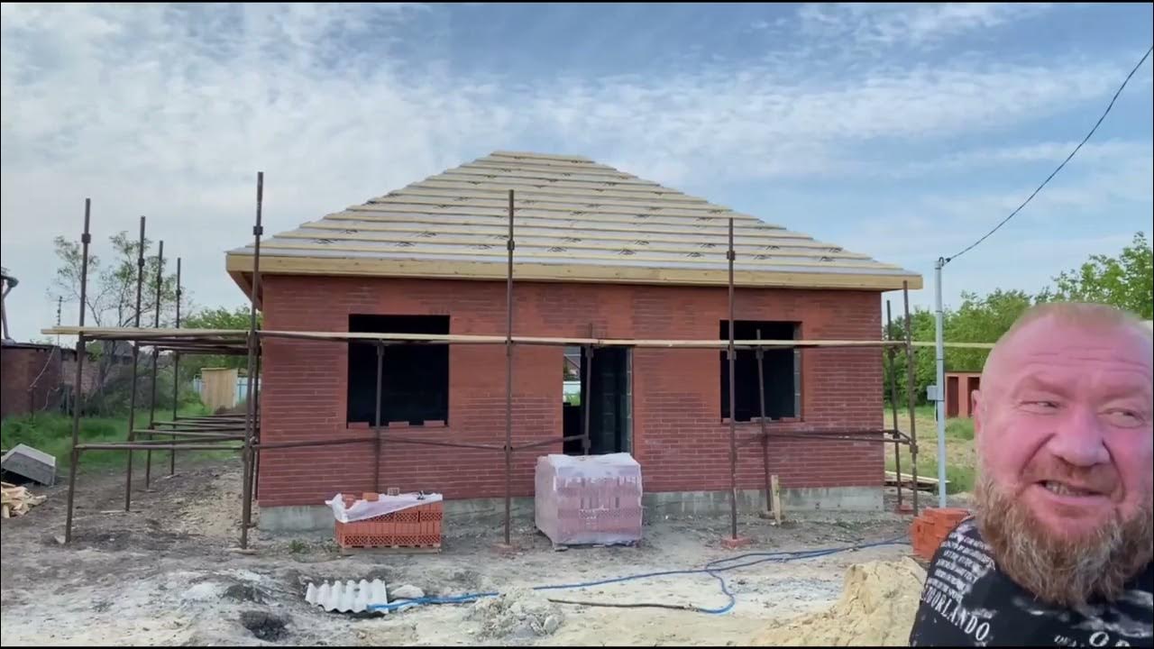 убираться в доме.