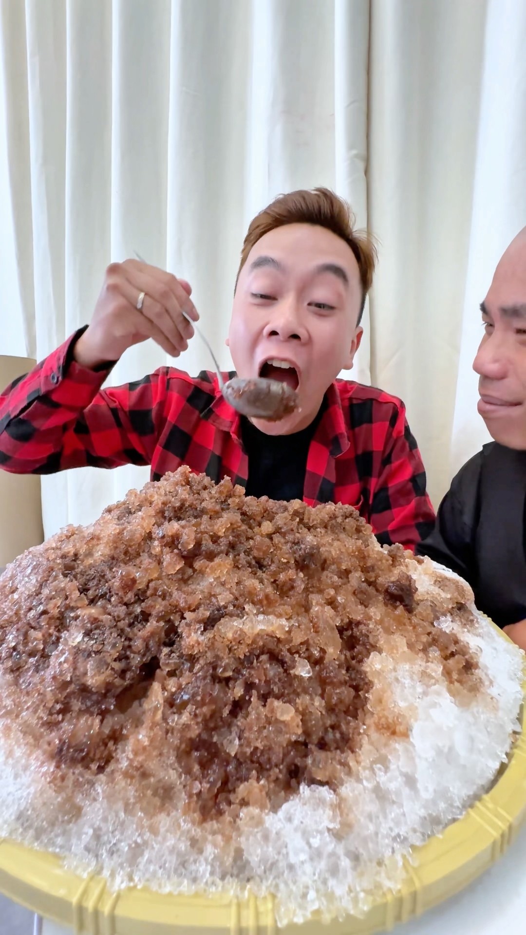 giant ice cream🤤巨大なアイスクリーム🤤 - YouTube