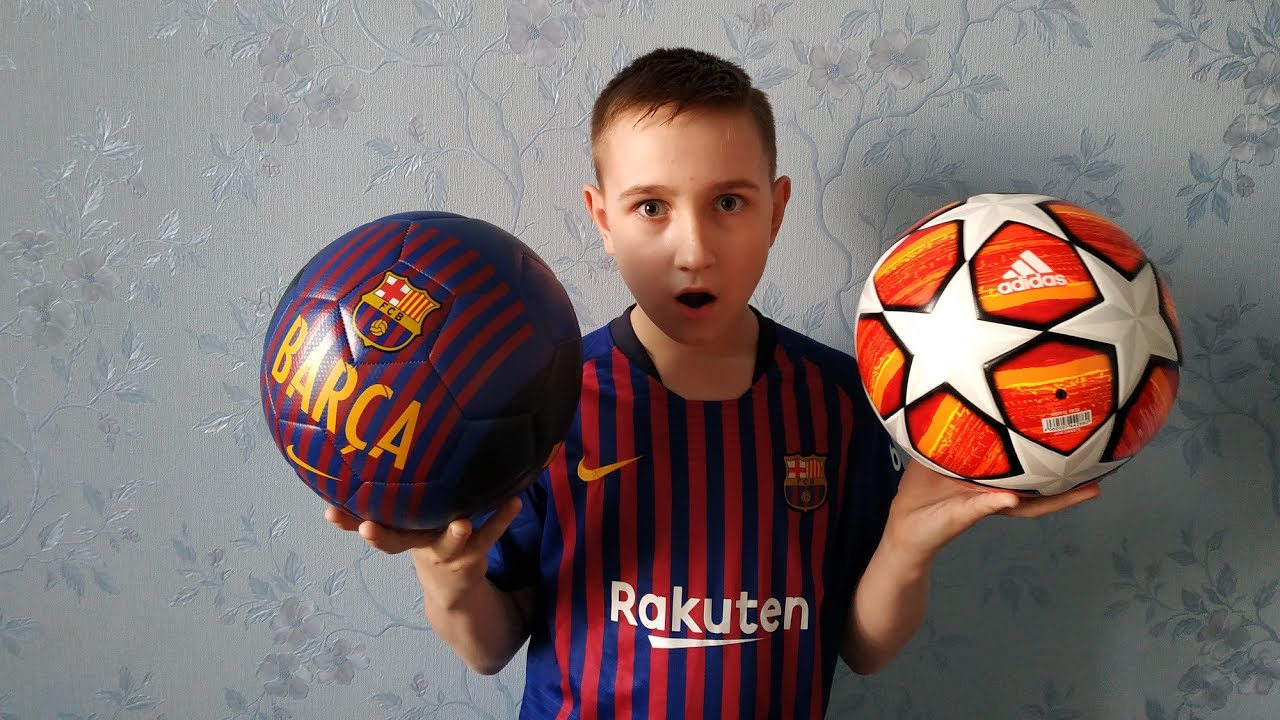 Мне купили мяч лиги чемпионов, официальный мяч Барселоны. Все мои мячи ...