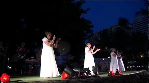 Kuhio Beach Hula Show at Waikiki ワイキキ クヒオビーチ フラ ショー 2011