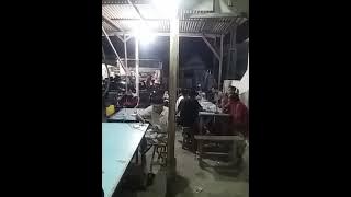 Ngopi sambil dengerin musik