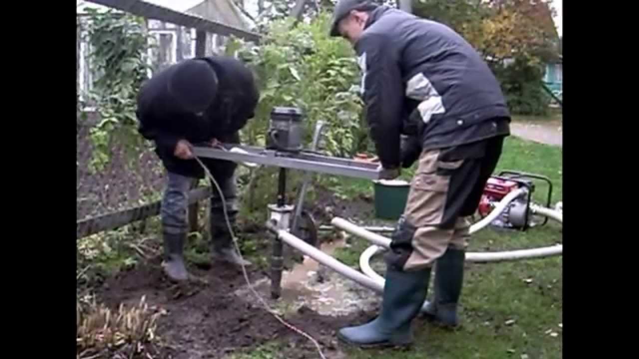 Бурение воды видео. Бур для гидробурения скважины. Бур для гидробурения для 32 трубы. Вертлюг буровой для абиссинки. Вертлюг для Абиссинской скважины.