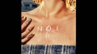 Download lagu LE SSERAFIM (르세라핌) 'HOT'