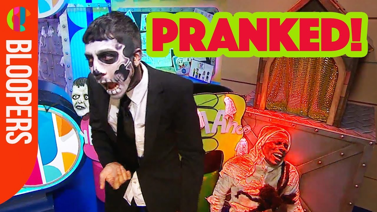 SCARY HALLOWEEN PRANK ON LIVE TV! - YouTube
