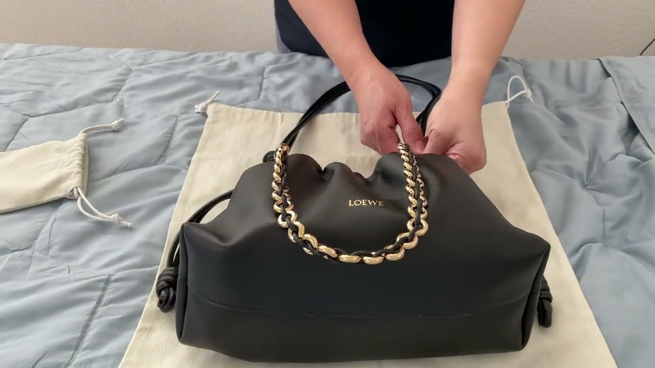 ショルダーバッグ・ポシェット LOEWE MEDIUM FLAMENCO BAG IN SOFT LAMBSKIN NAPPA Loewe SS24 Flamenco Purse bag in mellow Napa lambskin (black