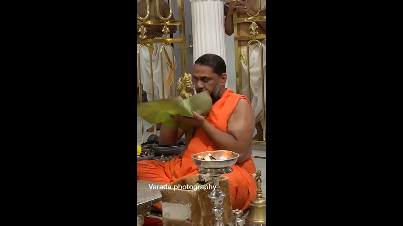 Sri SubudhendraTeertharu worshippingShodasha Bahu Narasimha Devaru