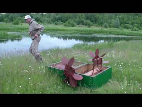 Видео: Мини лодка с гребными колёсами