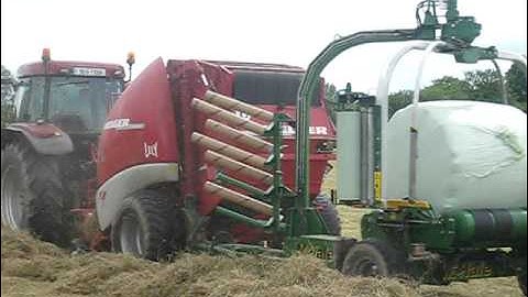 Case MX 135 & Welger RP 435 & inline McHale HS 2000 wrapper