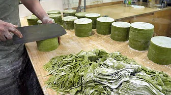 Amazing skill of a master who makes dumpling skin with a knife / Korean Street Food
