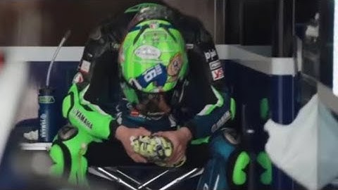 Vương Nhất Bác lén khóc sau lớp mũ bảo hiểm... :(((