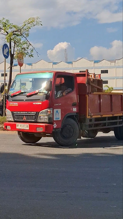 Manuver Truck Lori Mitsubishi #truck #truk #manuver #lori #mitsubishi #shorts #video