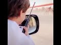صغير يزقر على الركاب