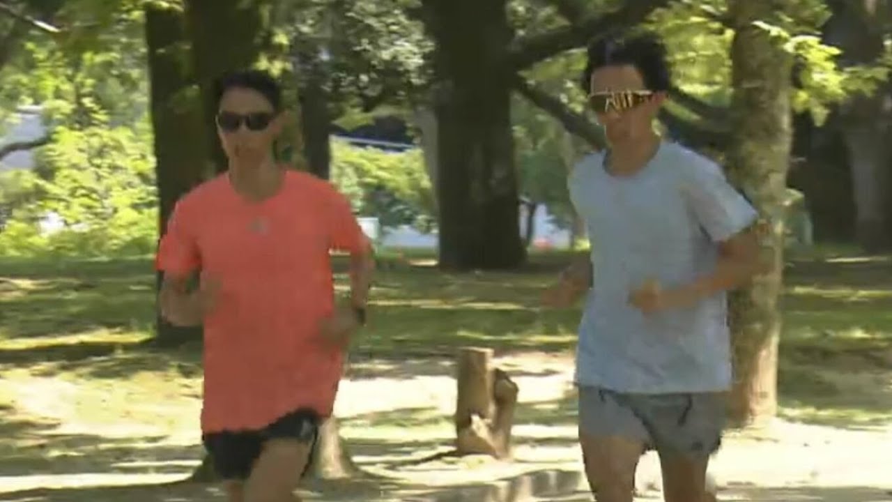 「出雲駅伝へ注目の兄弟ランナー」青学大3年・エースの黒田朝日選手と1年生・弟の然選手に抱負を聞く　2人ともサインも進歩！【岡山】