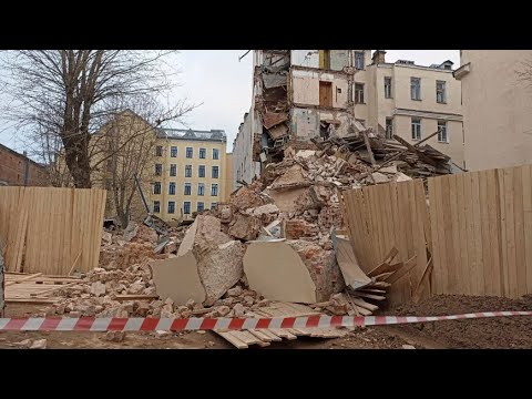 СКР возбудил дело об обрушении бывшего доходного дома в Петербурге