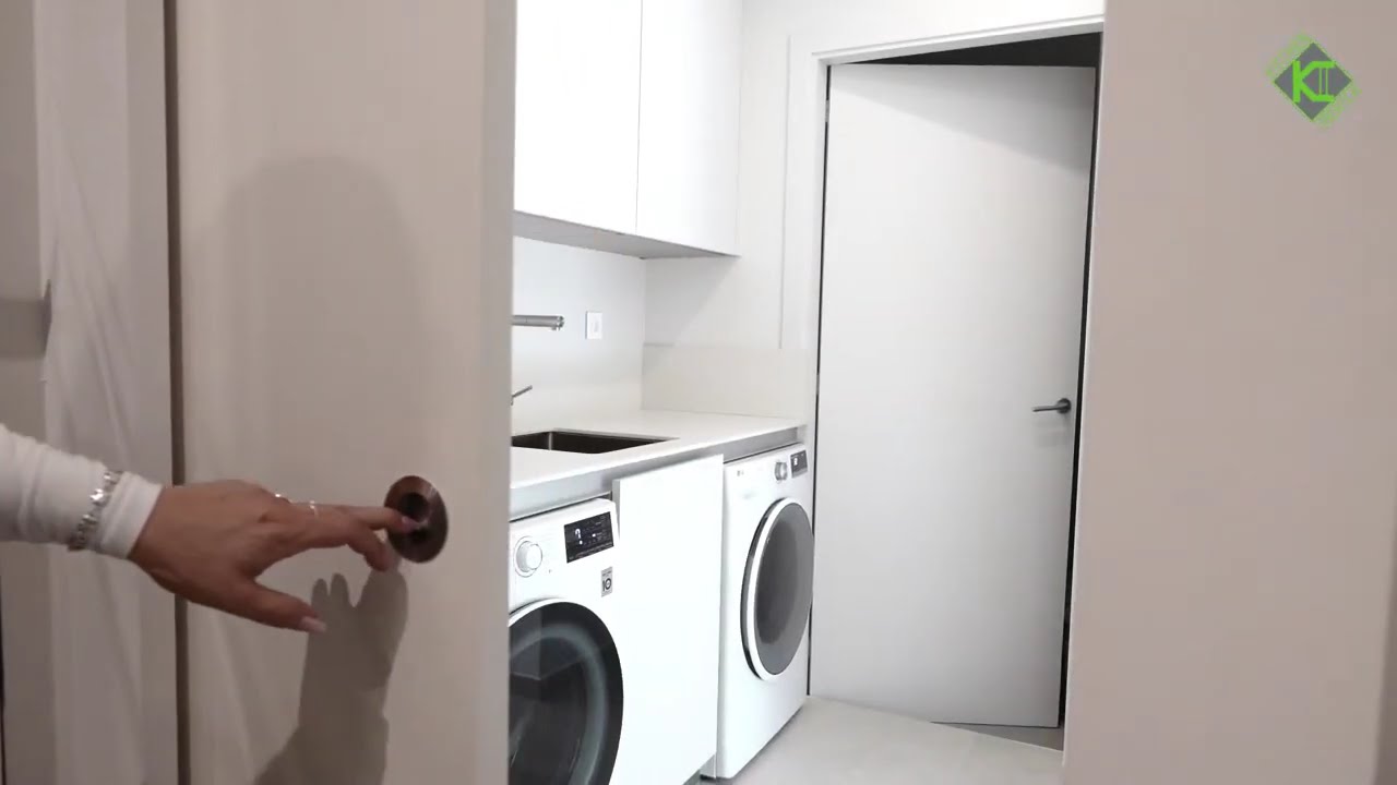 Reforma de Cocina amplia con mesa incorporada