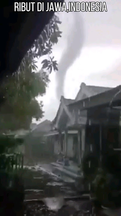 RIBUT DI JAWA,INDONESIA/STORM AT INDONESIA