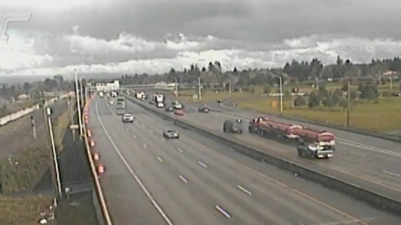 TRAFFIC ALERT: Crash closes lanes on I-84 - YouTube