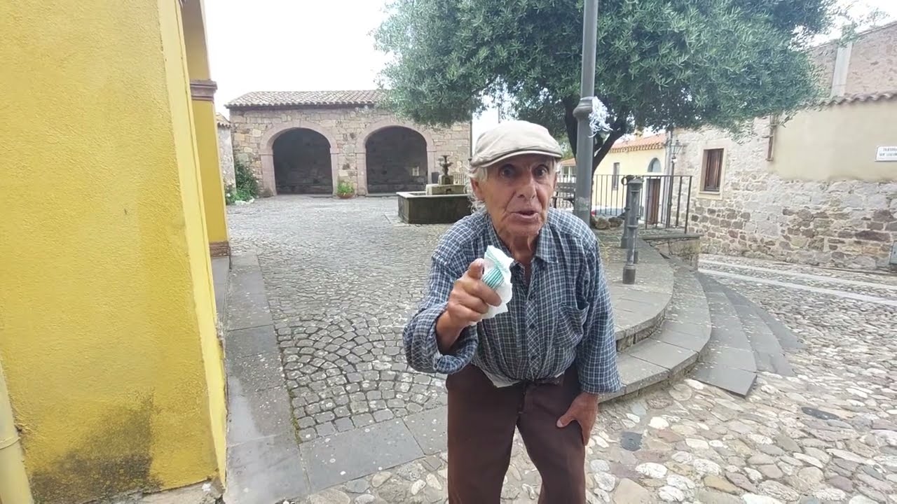 1.NURECI. Un incanto di paese visto da Pramonti. Vicoli ricchi di murales e di gente simpatica