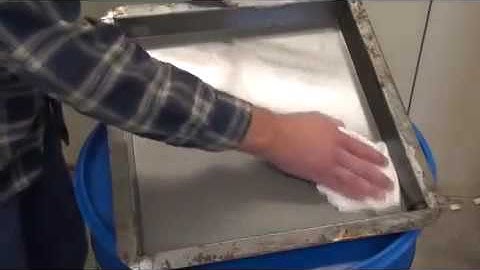 Applying Cresset Release Agents to a Steel Form