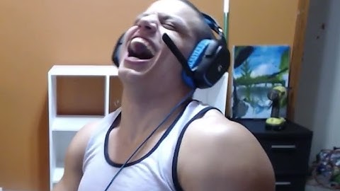Tyler1 Gets Stream Sniped! (Rust)