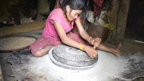 Milling maize by using primitive technology || Village lifestyle