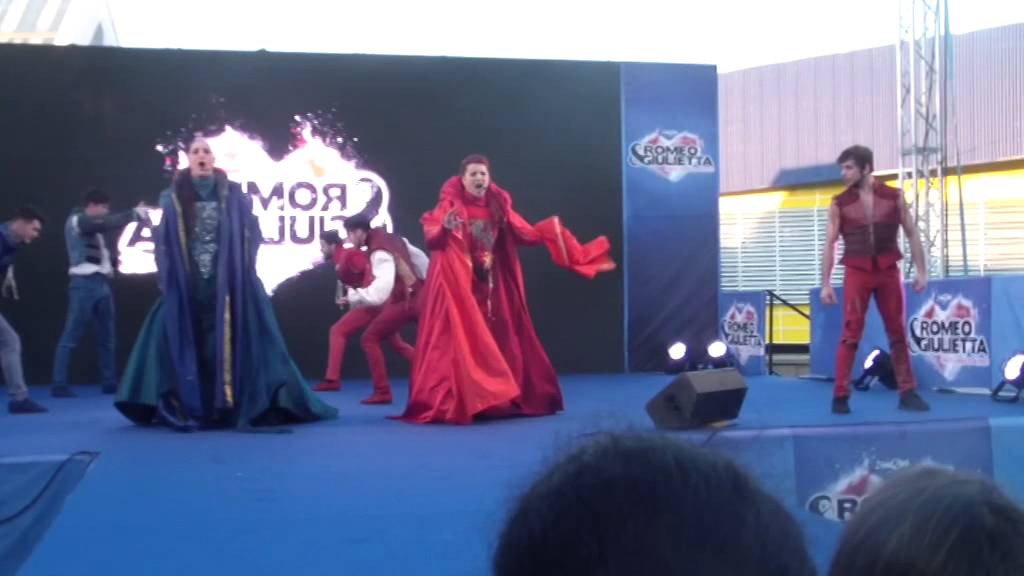 Showcase Romeo&Giulietta Ama e cambia il mondo. Centro commerciale Porte di Roma 08.03.2014