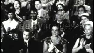 MONTAGE Audience clapping United States