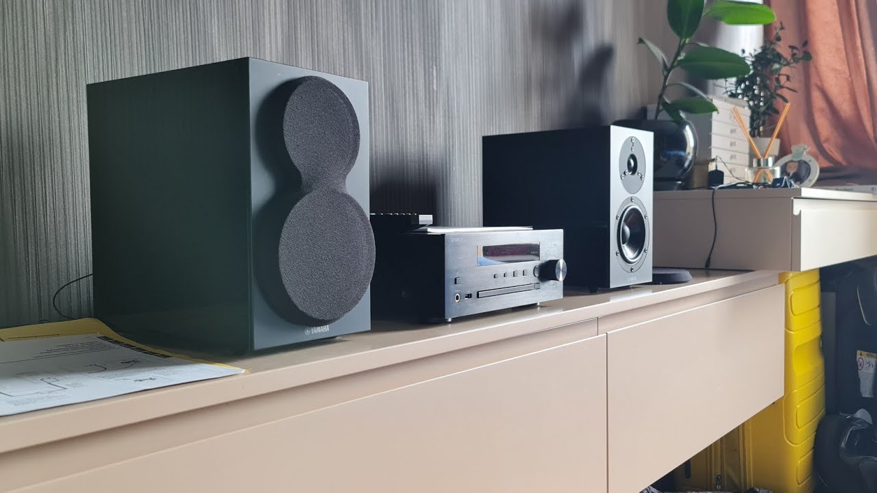 Hi-Fi system Yamaha CRX-N470. Sound test.