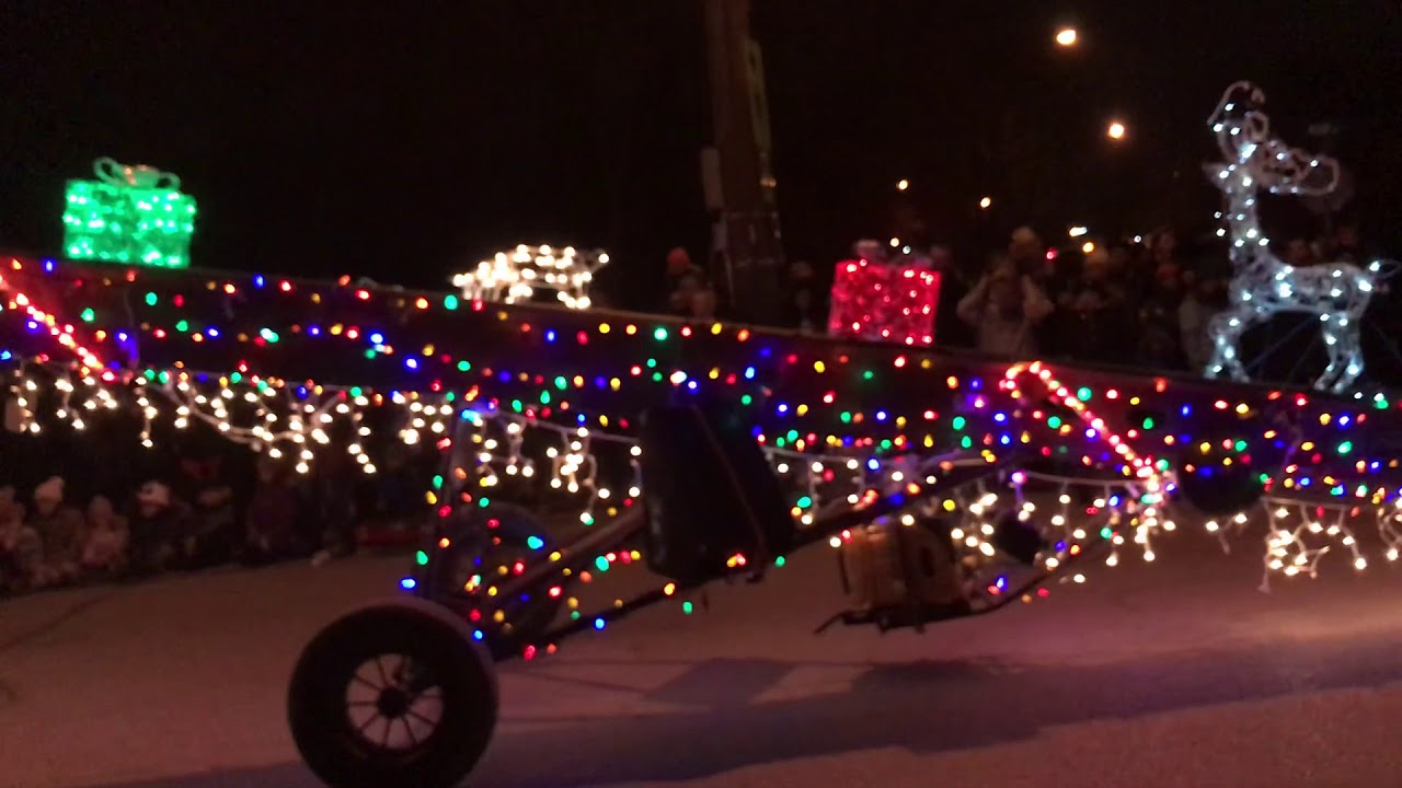2017 Schomberg Tractor Parade clip I Saw Mommy Kissing Santa Claus