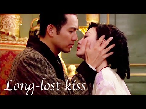 Crazy kiss | After many years, the general finally slept with his ex-wife