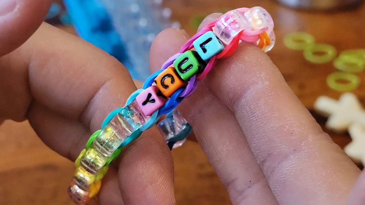 Easy 6 Year Old BFF Rubber Band Bead Bracelet - Rainbow Loom 