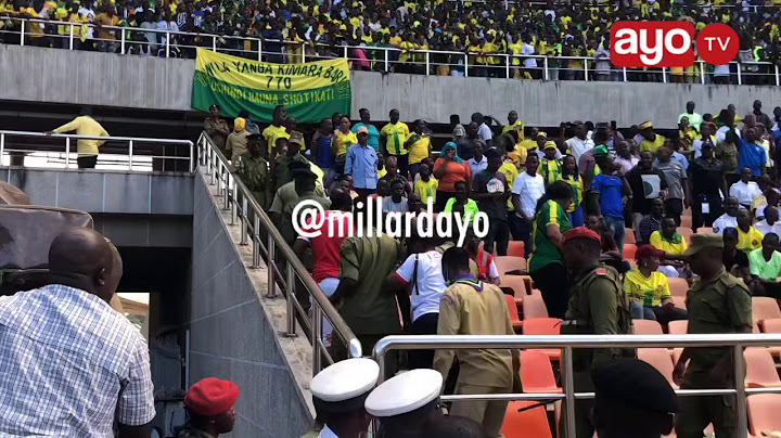 POLISI WAMUOKOA SHABIKI WA SIMBA ALIYEINGIA JUKWAA LA YANGA